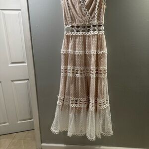 Elegant Tan and White Tiered Maxi Dress with V-Neck